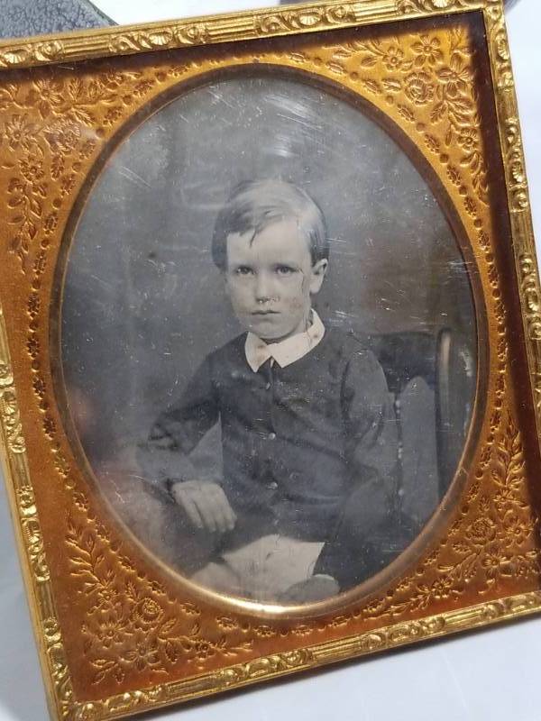 lot 8002 image: 2.25 x 3.25  1850s Daguerreotype