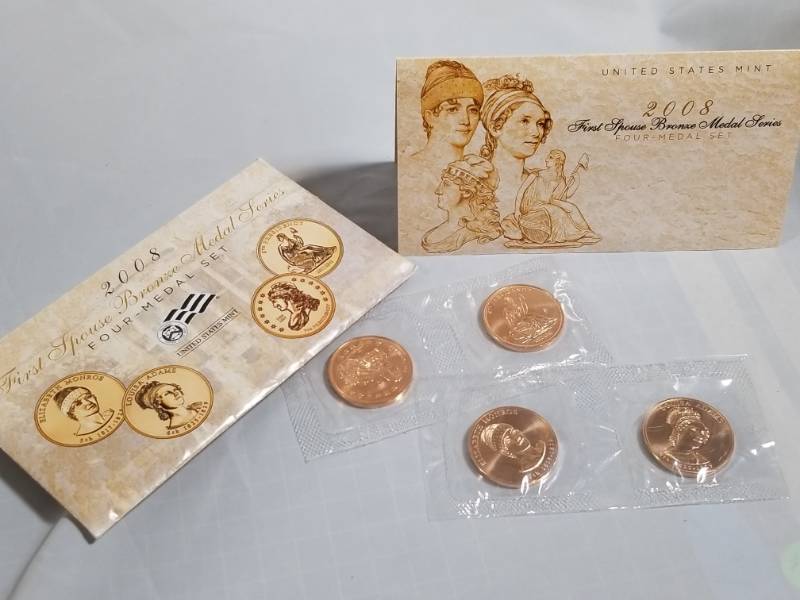 lot 8013 image: U.S. Mint 2008 First Spouse Bronze Medals