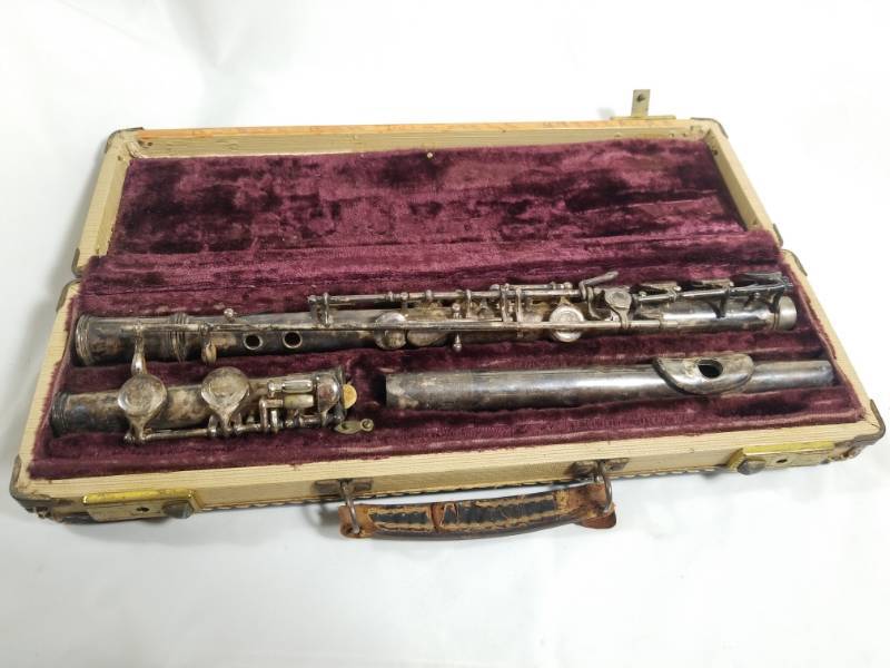 lot 8036 image: Old Flute needs some work