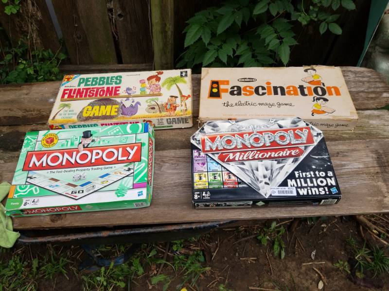 lot 8072 image: Lot of 4 Board Games