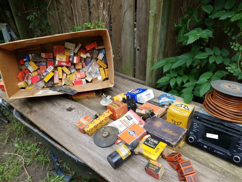 lot 8073 image: Lot of NOS Vintage Automotive Old Car Parts  used Stereo