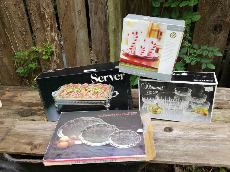 lot 8074 image: Misc Household Items