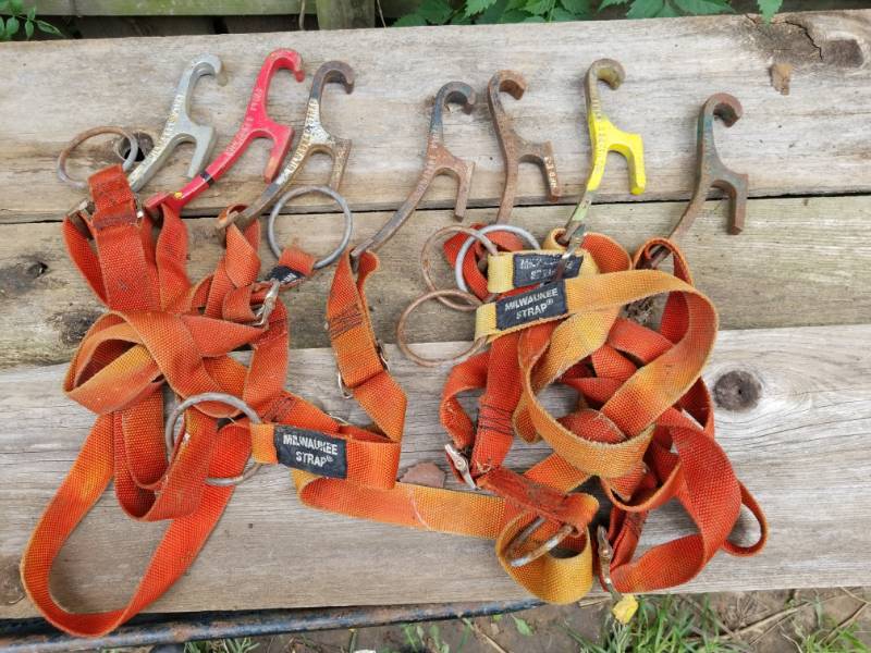 lot 8078 image: Milwaukee Straps w Large Metal Hooks