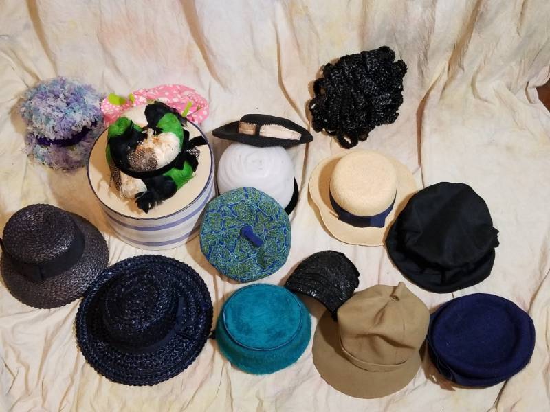 lot 8082 image: 15 Vintage Ladys Hats