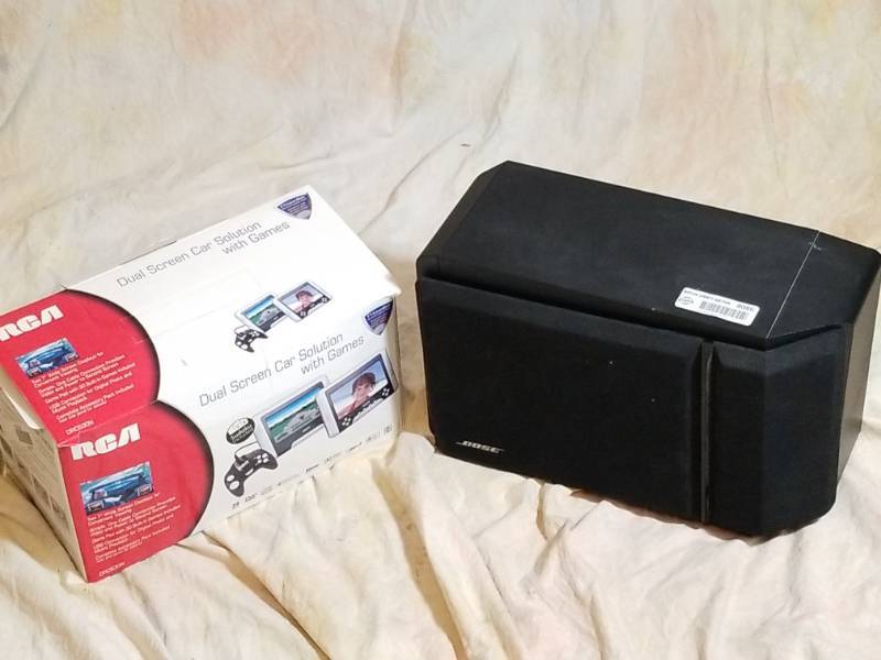 lot 8086 image: RCA Traveling 2 screen DVD Player  Bose Speaker 201 Series 17