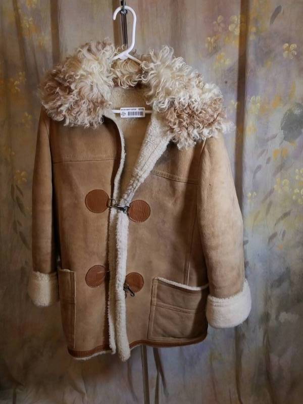 lot 8095 image: Lot of 2 Womans (M - Medium) Leather Coat One from France  one (Brand) Winlit
