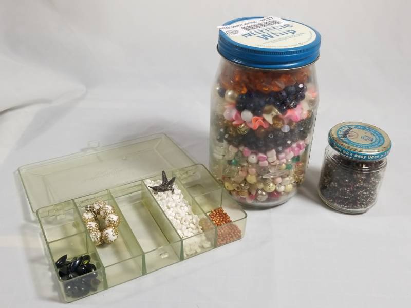 lot 8117 image: Odd Lot of Craft Beads