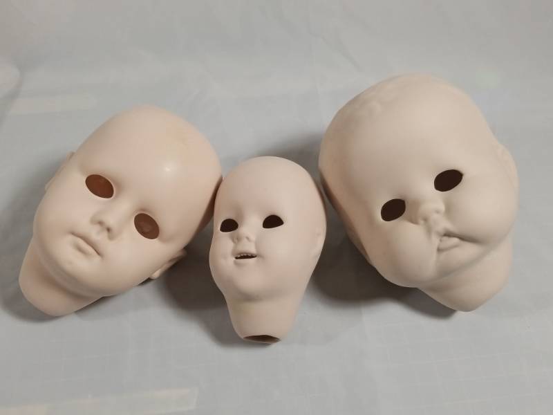 lot 8118 image: Lot of 3 Ceramic Doll Heads #679 #949 Sish