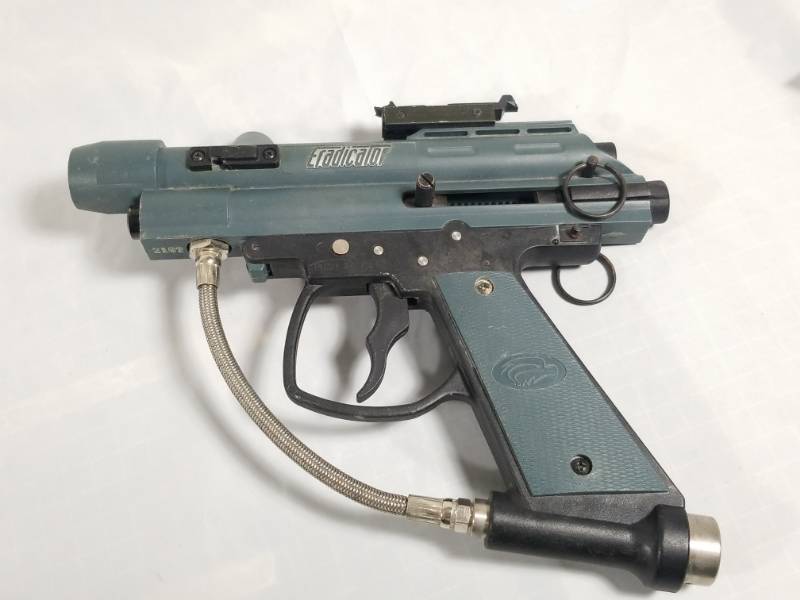 lot 8120 image: Eradicator Paint Ball Gun