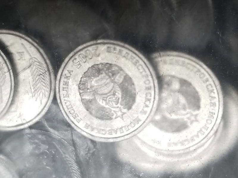 lot 8138 image: 100 Uncirculated Bag of 2005 Russian 5 Cent Pieces