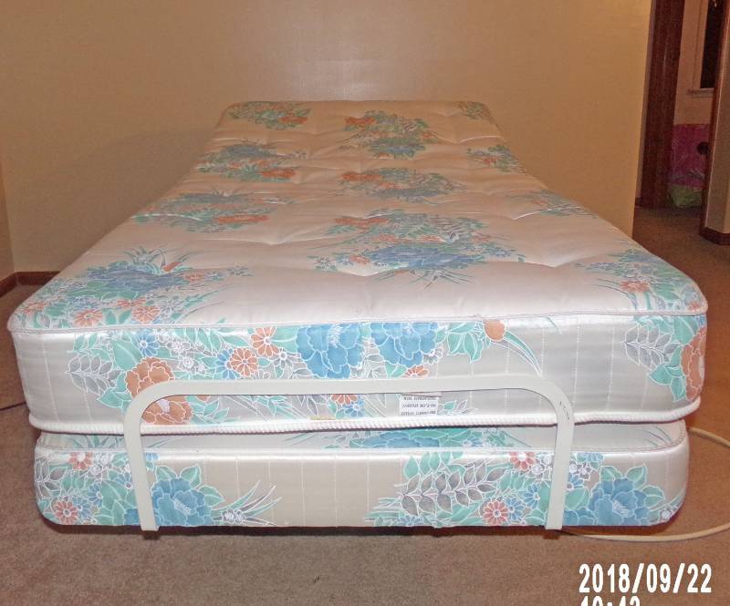 lot 9000 image: Adjustable Bed - like new