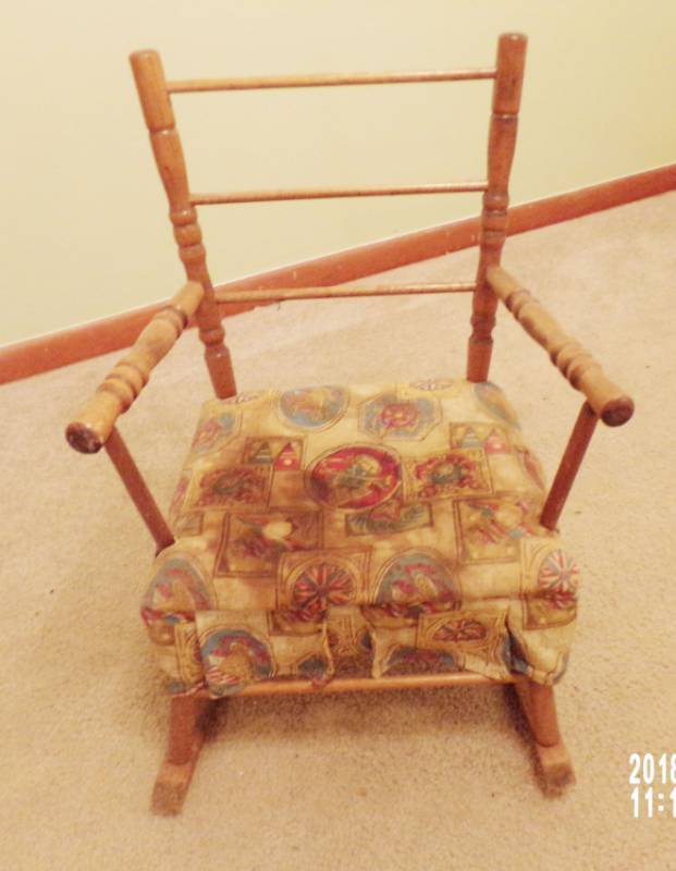 lot 9006 image: Vintage childrens rocker