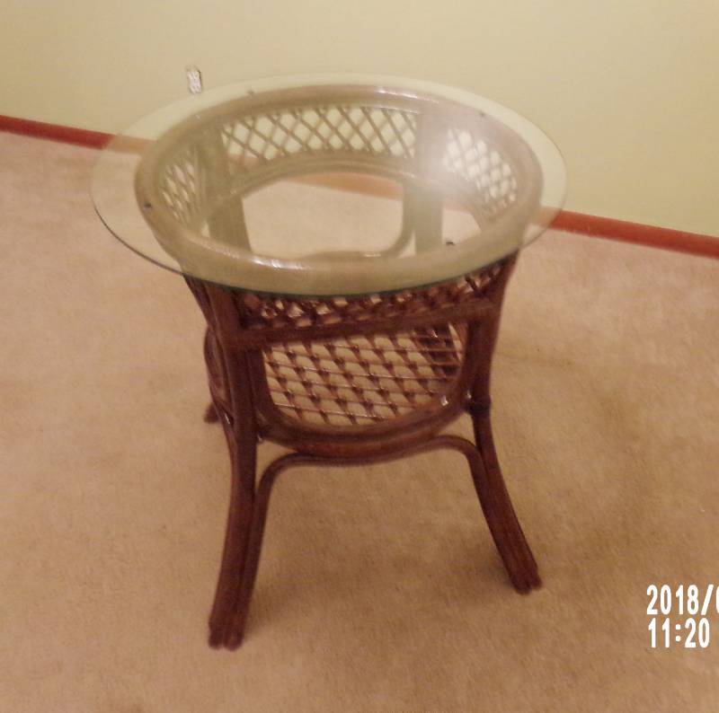 lot 9008 image: Small wicker round table 27 inches tall by 25 inches wide