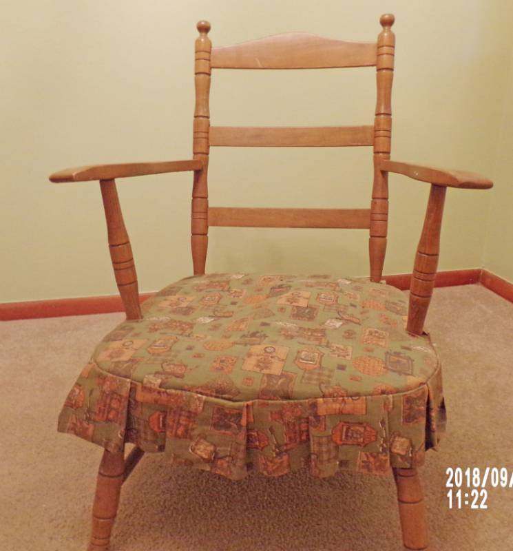 lot 9009 image: vintage adult rocker