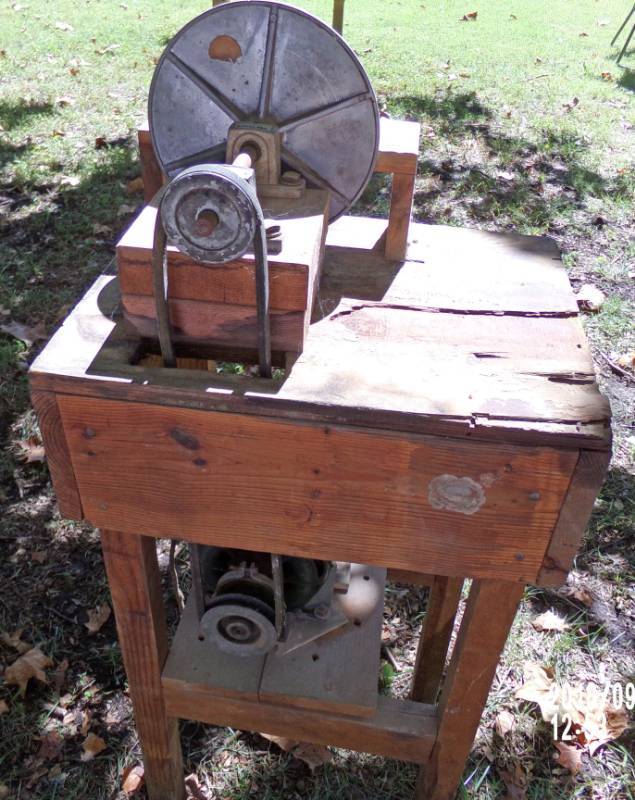 lot 9029 image: craftsman disc sander-works