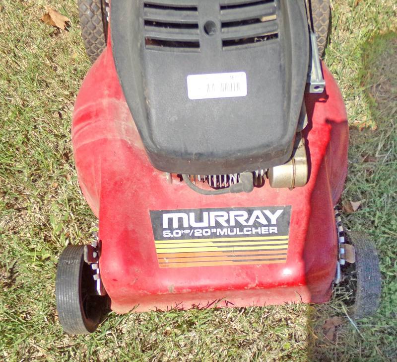 lot 9037 image: Murray push lawnmower - starts and runs