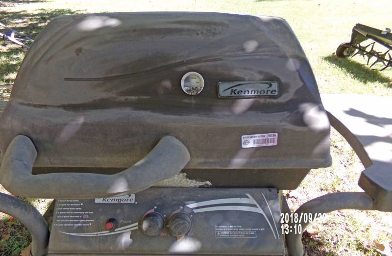 lot 9038 image: Kenmore gas grill