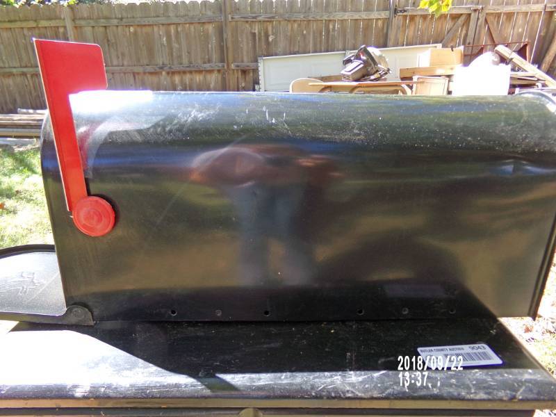lot 9045 image: black mailbox
