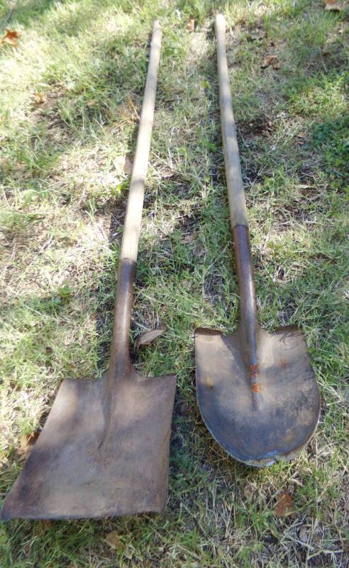 lot 9056 image: spade and flat shovel
