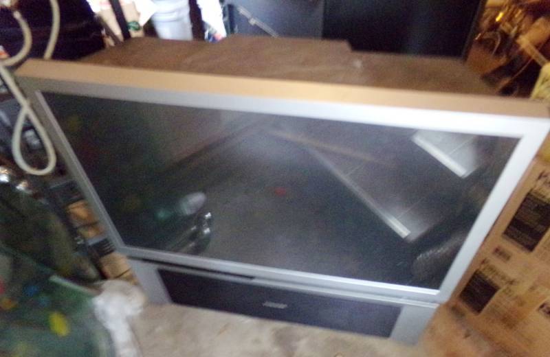 lot 9062 image: Toshiba console tv