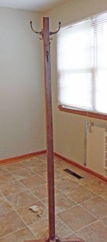 lot 9063 image: tree coat stand