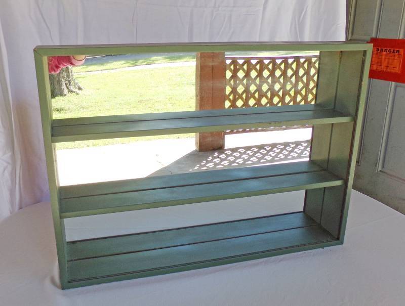 lot 9070 image: mirrored green shelves