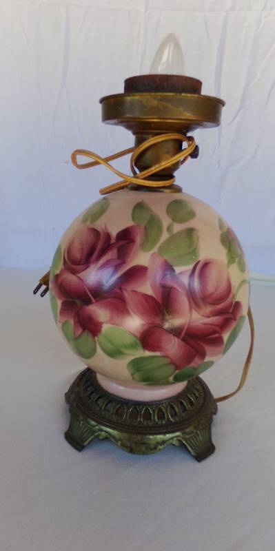 lot 9090 image: vintage flower lamp