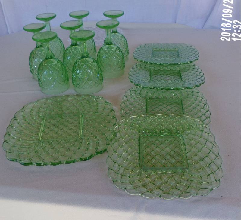 lot 9097 image: vintage green dishes and glasses