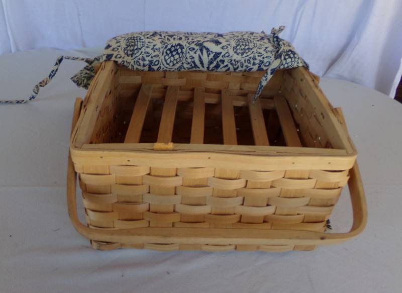 lot 9098 image: wicker picnic basket