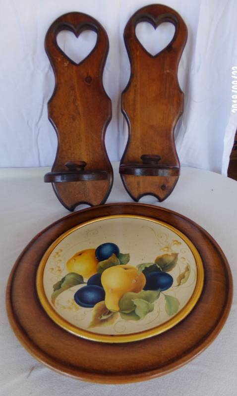 lot 9105 image: wooden candle holders and wall art