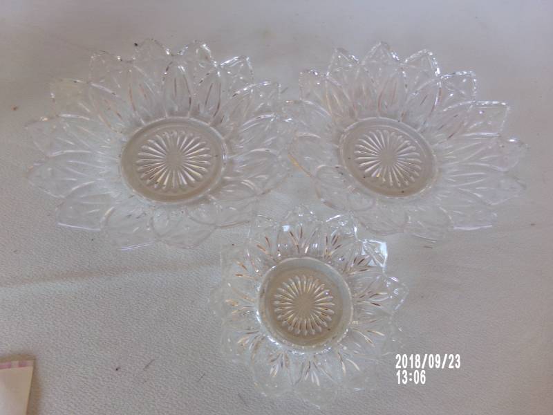 lot 9109 image: serving bowls
