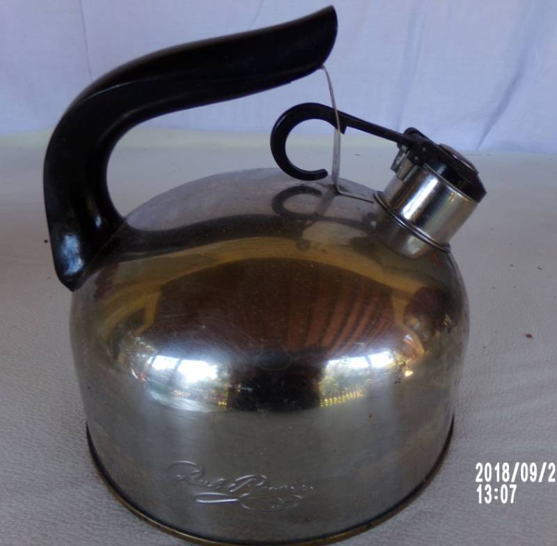 lot 9110 image: stove top water kettle