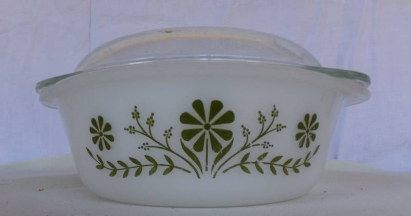 lot 9111 image: covered glass oven ware