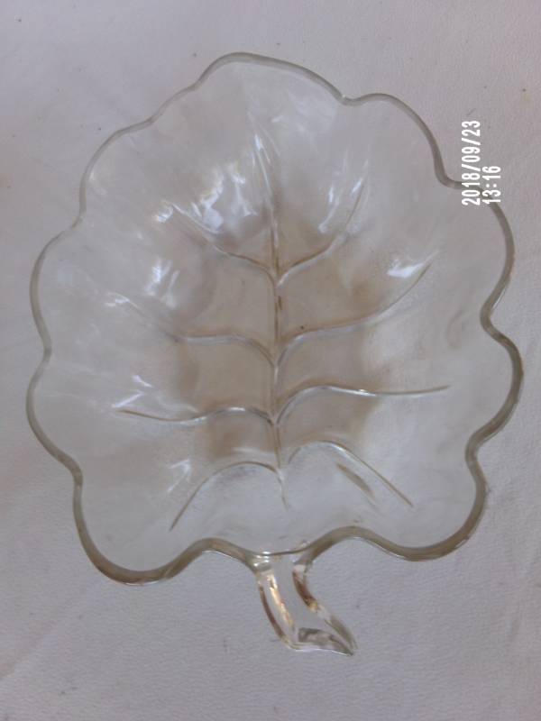 lot 9118 image: leaf relish dish