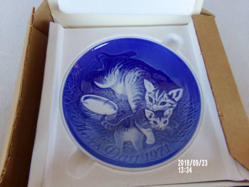lot 9136 image: b&g collectable plate cats