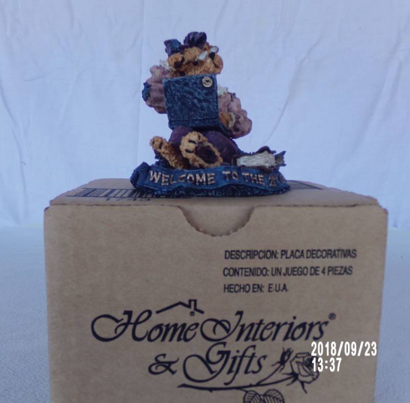 lot 9139 image: bear statue figurine by Home Interiors & Gifts