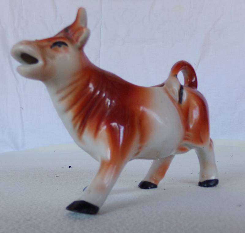 lot 9141 image: Cow Creamer