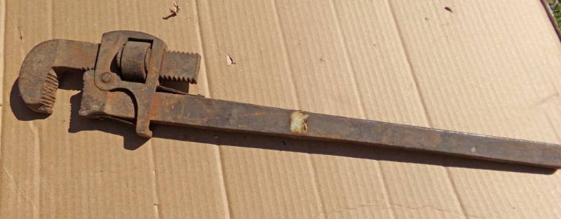 lot 9151 image: pipe wrench