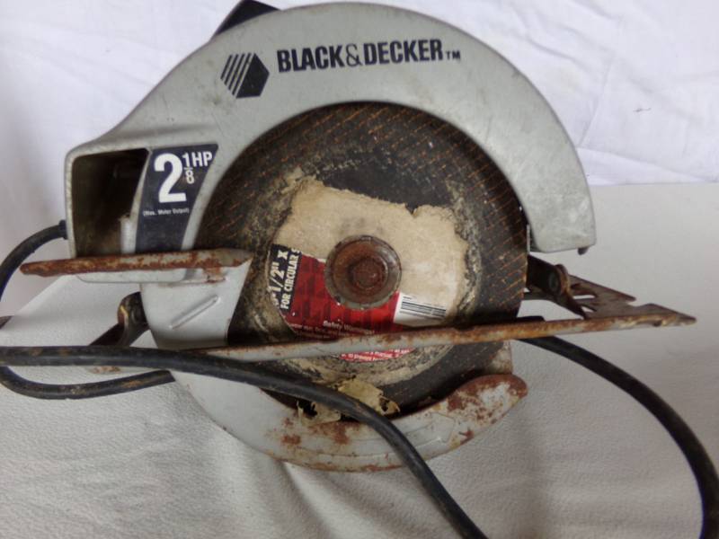 lot 9163 image: black and decker circular saw