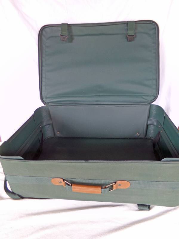 lot 9169 image: large green suitcase - samsonite