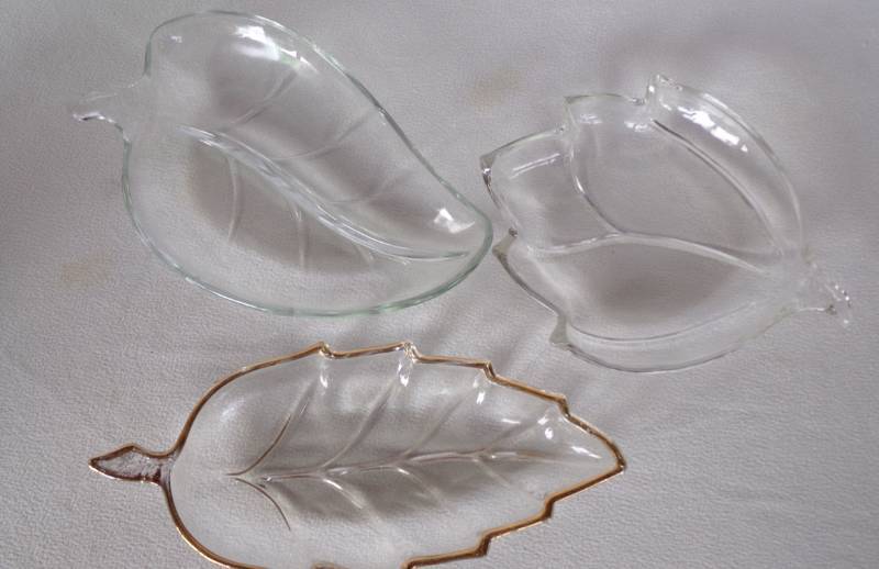lot 9184 image: 3 leaf relish dishes