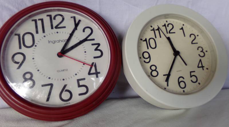 lot 9190 image: wall clocks