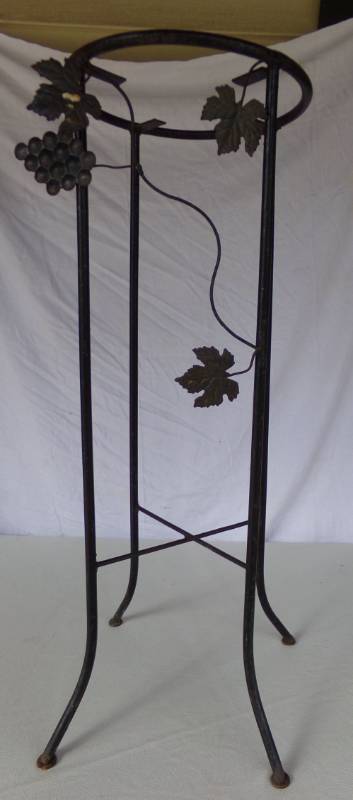 lot 9196 image: leaf deco plant stand
