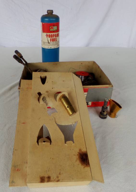 lot 9199 image: propane tank w 2 tips solder