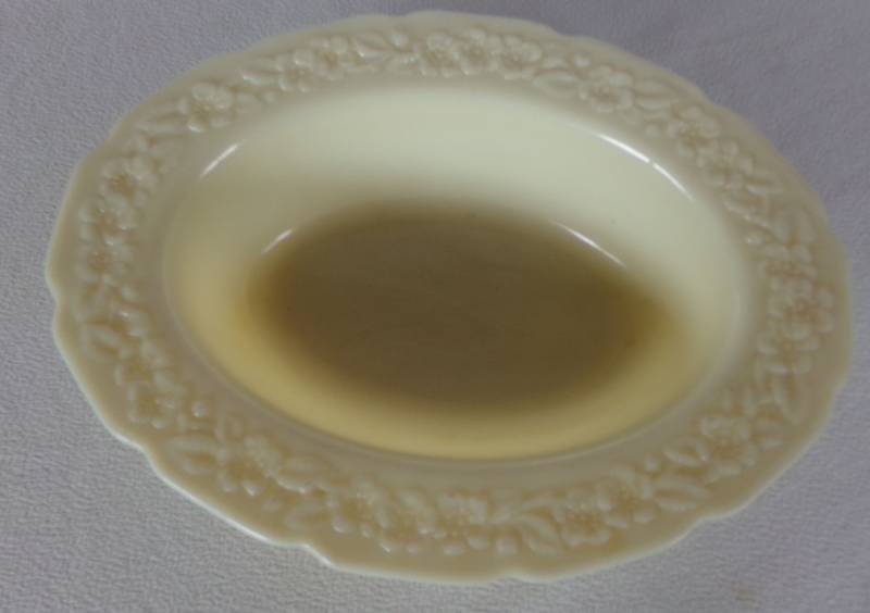 lot 9200 image: milk glass bowl