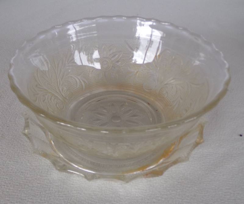 lot 9202 image: glass candy bowl and glass bowl