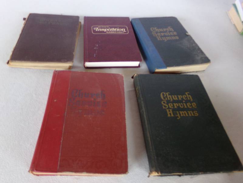 lot 9210 image: five vintage collectible church hymnals