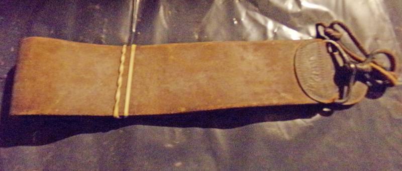 lot 9577 image: Razor Strap