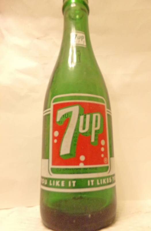 lot 9564 image: 7-up Glass 7oz. Bottle From Denver, CO
