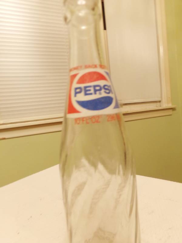 lot 9562 image: 10oz. Glass Pepsi Bottle